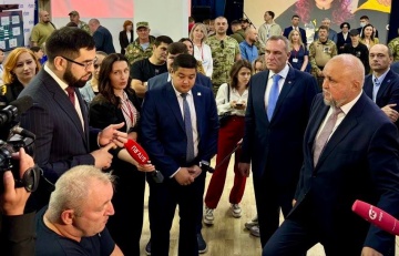 Министр энергетики Сергей Цивилев посетил площадку «Россети Тюмень» на ярмарке вакансий в Югре