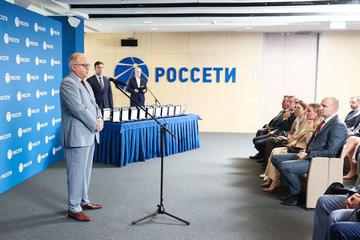 Более 700 сотрудников Группы «Россети» получили награды в День Компании