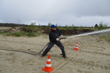 Победа за нами: команда Урайских электрических сетей выиграла городские соревнования по пожарно-прикладному спорту