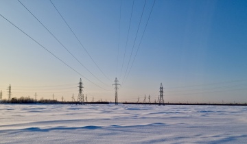 В Югре переустановили трехтонные опоры ЛЭП для надежного электроснабжения нефтедобычи