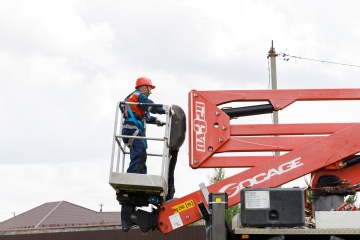 Энергетики демонтируют 1 700 незаконных подвесов связи на опорах ЛЭП в Тюменской области