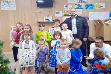 Более 300 детей из Югры получили новогодние подарки от энергетиков