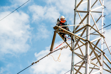 Энергетики выполнят техобслуживание и ремонт свыше 300 подстанций в главном нефтяном регионе России
