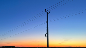 Энергетики демонтируют 1 700 незаконных подвесов связи на опорах ЛЭП в Тюменской области