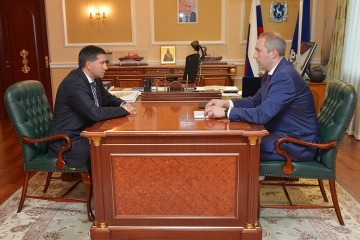 Сергей Савчук и Дмитрий Кобылкин обсудили развитие энергетики ЯНАО