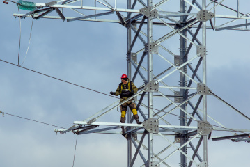 Энергетики направят более 100 млн рублей на повышение грозоупорности ЛЭП  в Югре