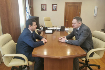 Генеральный директор «Россети Тюмень» Алексей Солдатенко и генеральный директор «Газпром трансгаз Сургут» Олег Ваховский провели рабочую встречу