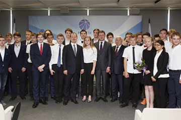 Победителей Всероссийской Олимпиады для школьников наградили Министр энергетики РФ, генеральный директор «Россетей» и ректор НИУ МЭИ