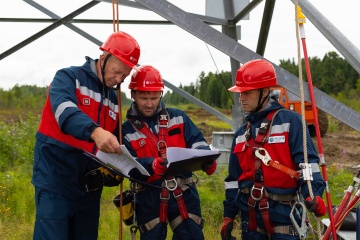 В Югре энергетики отремонтировали ЛЭП, питающую два нефтяных месторождения 