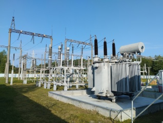 Югорские энергетики повысили надежность электроснабжения нефтеперерабатывающего завода 