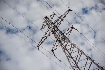 Югорские энергетики повысили надежность электроснабжения 2 тысяч жителей региона