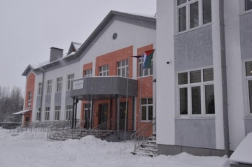 Тюменские энергетики подключили к электросетям новую школу