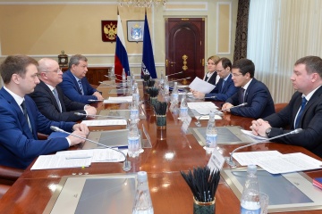 Дмитрий Артюхов и Александр Мелихов обсудили перспективы развития электроснабжения Ямала