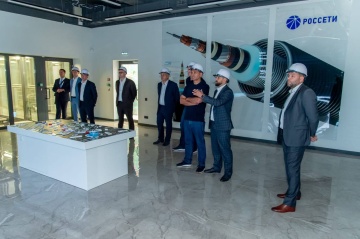 Андрей Рюмин проинспектировал работу крупнейшего транзита постоянного тока на основе сверхпроводимости