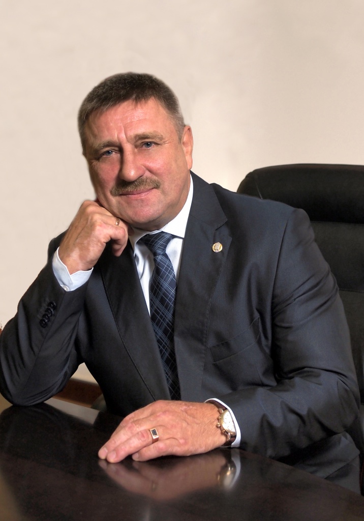 Деменков В.Н._глава Сург района.JPG