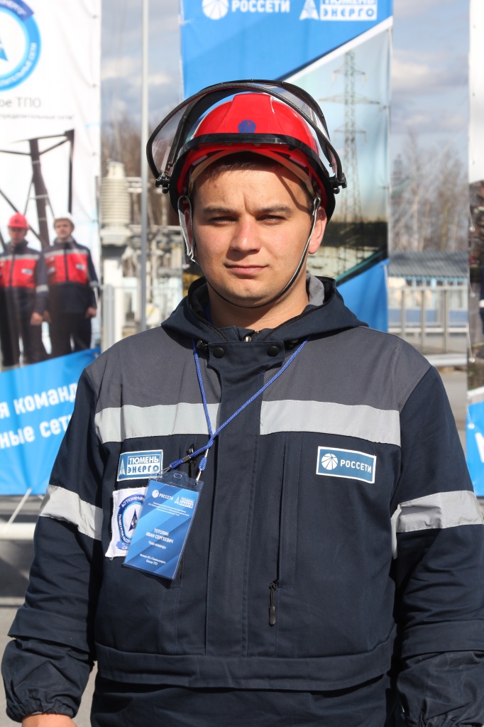 Тотолин иван Сергеевич электромонтер по ремонту ВЛ.JPG