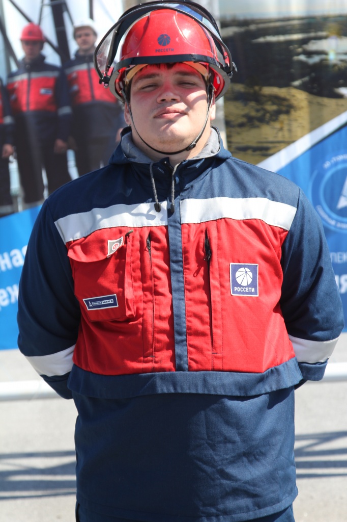 Пузин Виктор Александрович электромонтер по ремонутВЛ.JPG