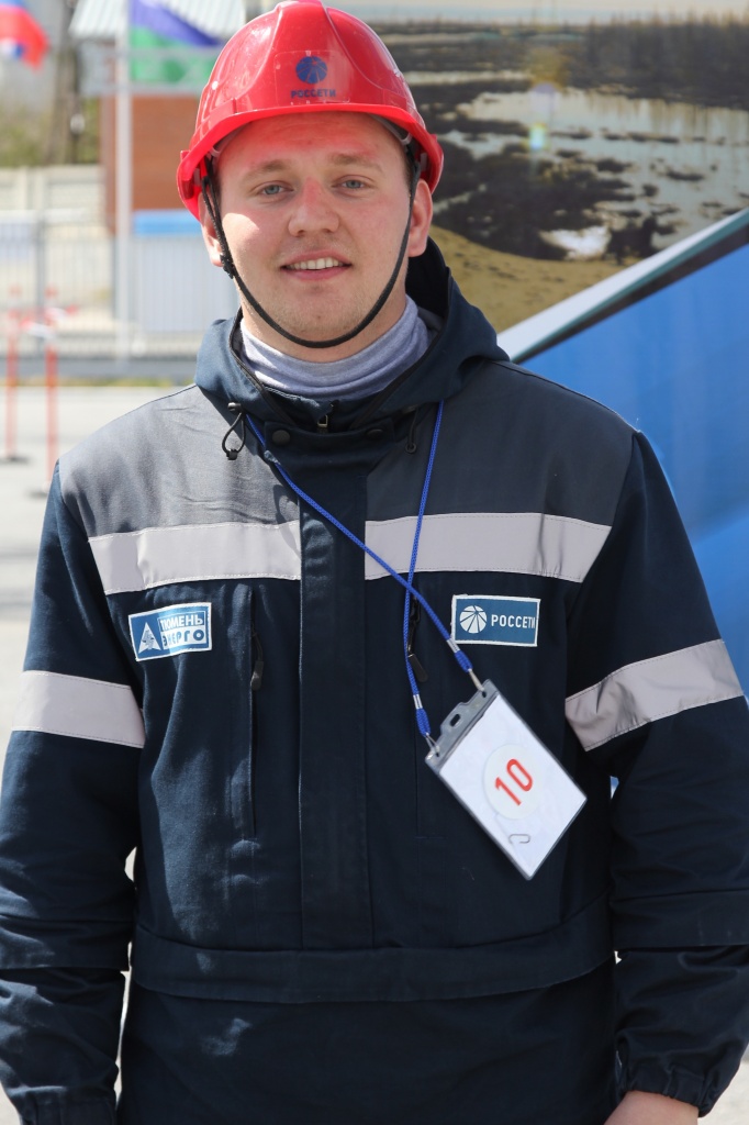 Архипов Владимир Николаевич электромонтер по ремонту ВЛ.JPG