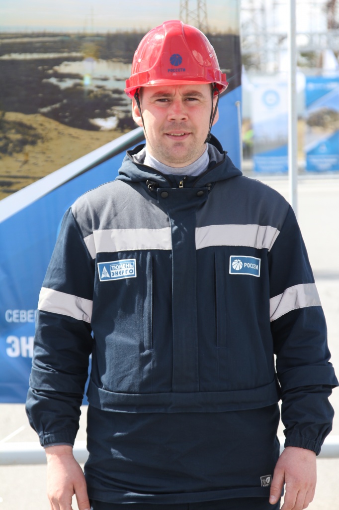 Уткин Андрей Александрович электромонтер по ремонту ВЛ.JPG