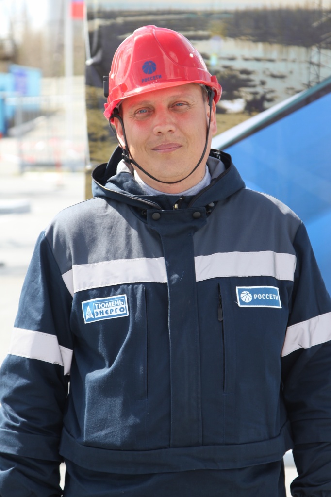 Дузенко Руслан Викторович электромонтер по ремонту ВЛ.JPG