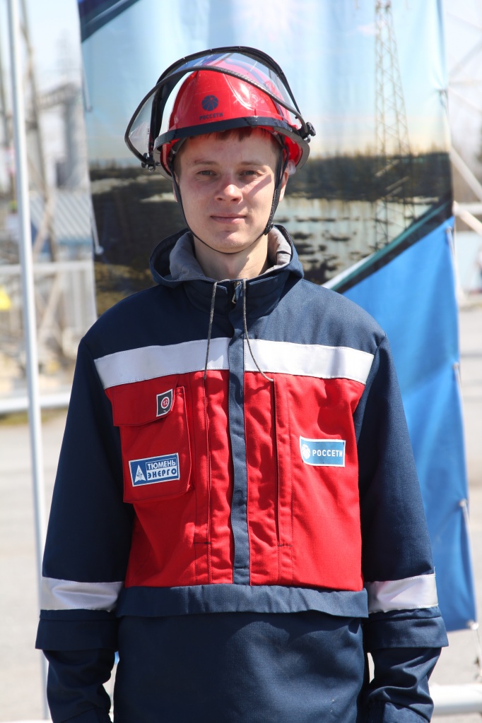 Астафьев Василий Владимирович электромонтер по ремонту ВЛ.JPG