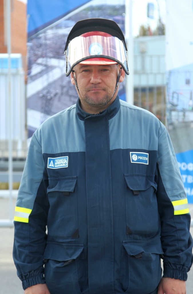 Авдеев Александр Викторович электромонтер по ремонту ВЛ.JPG