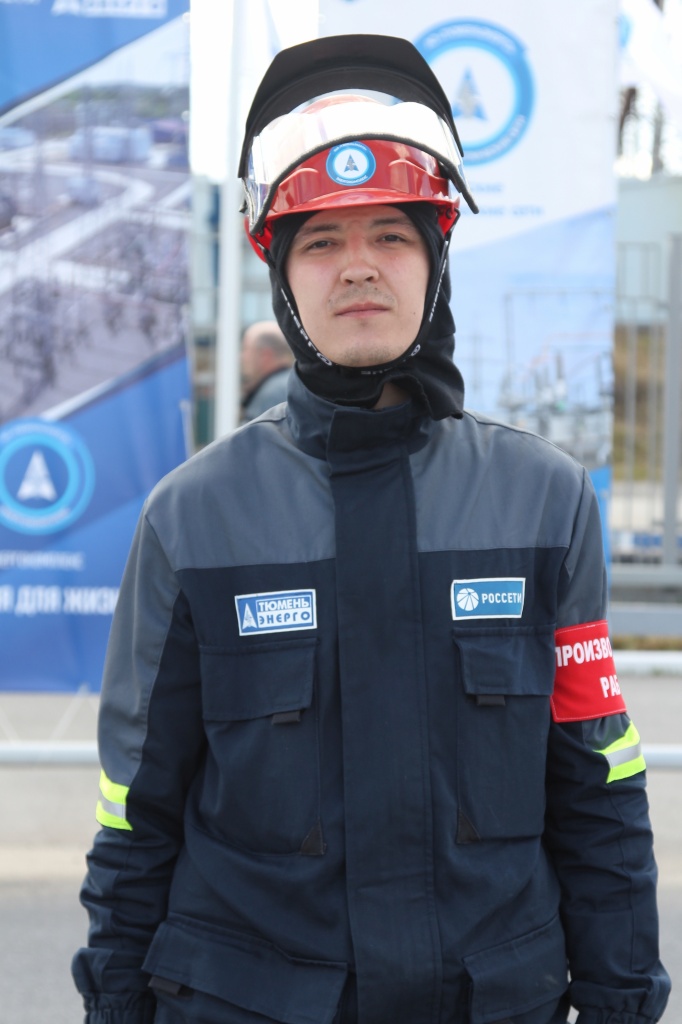 Галишанов Ильмир Амирович электромонетр по ремонту ВЛ.JPG