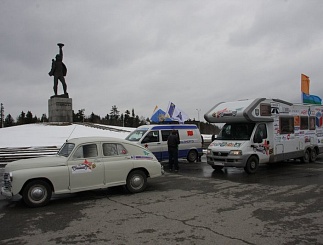 «Эстафета Знамени Победы» продолжилась автопробегом «Победа одна на всех», стартовавшем в Нижневартовске