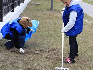 Чистые улицы и дружный коллектив: в «Тюменьэнерго» провели первый в этом году субботник
