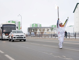 Спорт и труд рядом идут: сотрудница «Тюменьэнерго» Екатерина Садовникова приняла участие в эстафете Олимпийского огня