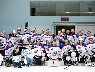 Товарищеский матч по хоккею