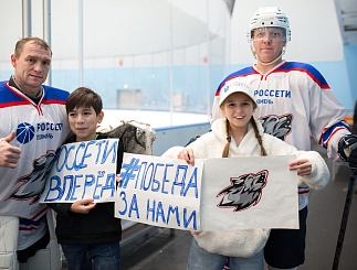 Товарищеский матч по хоккею