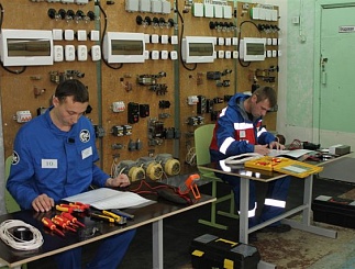 Специалисты ОАО «Тюменьэнерго» прославили людей труда