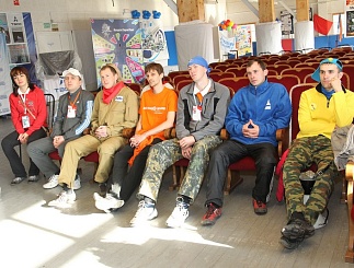 Сборная «Тюменьэнерго» получила кубок друзей городского молодежного фестиваля «На крыло!»