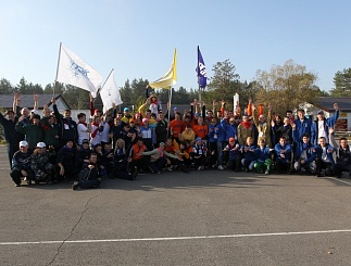 Сборная «Тюменьэнерго» получила кубок друзей городского молодежного фестиваля «На крыло!»