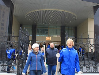 Чистые улицы и дружный коллектив: в «Тюменьэнерго» провели первый в этом году субботник