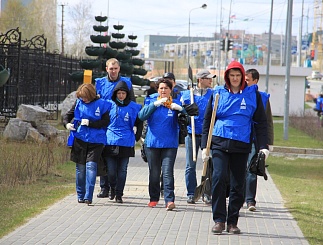 Чистые улицы и дружный коллектив: в «Тюменьэнерго» провели первый в этом году субботник