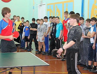 Нижневартовские энергетики в Ларьякской национальной школе